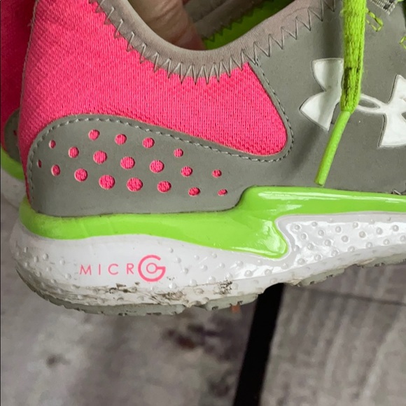 Under Armour micro g 4D foam sneaker in 5.5 - Picture 2 of 16
